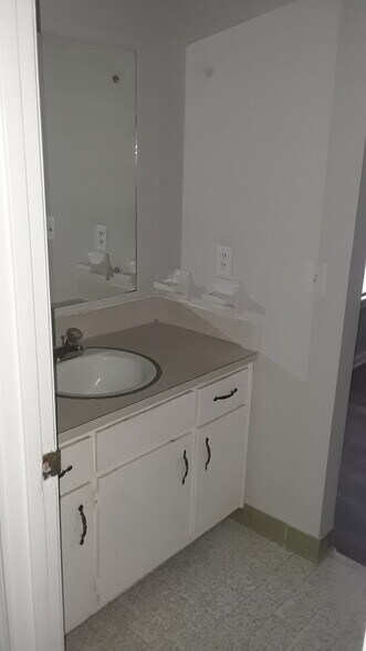 More Photos Of 323 S King Ave, Pine Mountain Apartments For Sale