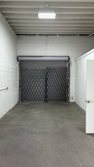 More Photos Of 115 W Hyde Park Blvd, Inglewood Manufacturing For Lease