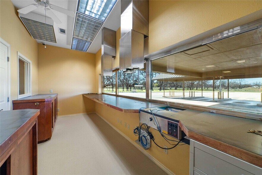 More Photos Of 3101 Austin Ave, Brownwood Bank For Sale