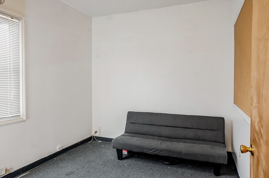 More Photos Of 12412 Lusher Rd, Saint Louis General Retail For Lease