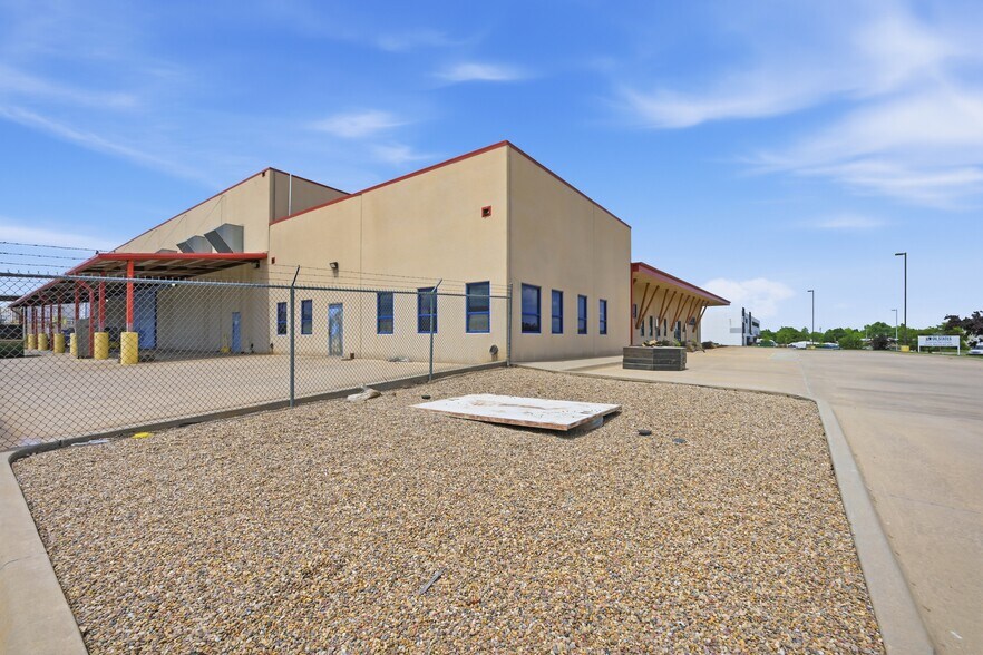 More Photos Of 3225 Melcat Dr, Oklahoma City Manufacturing For Sale