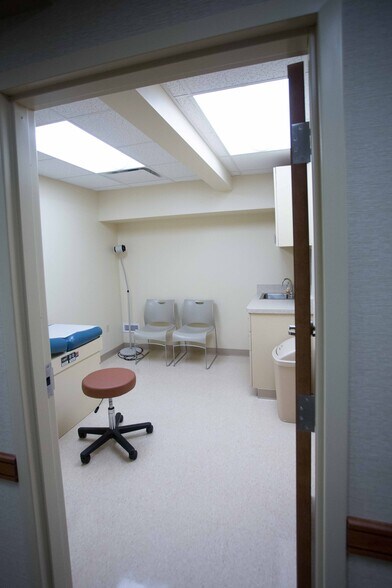 More Photos Of 399 Farmington Ave, Farmington Medical For Lease