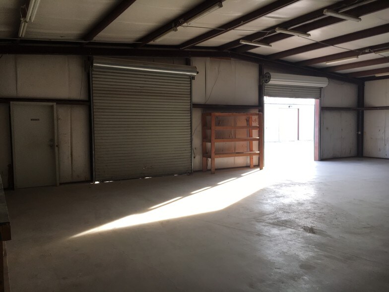 More Photos Of 12412 J Rendon Rd, Burleson Warehouse For Lease