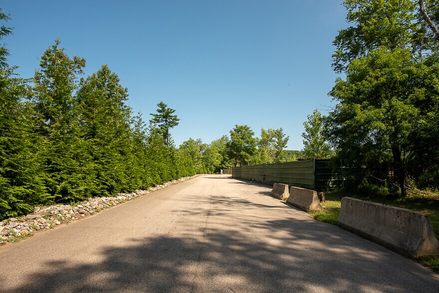 More Photos Of 1 Reisner Way, Clinton Manufacturing For Lease