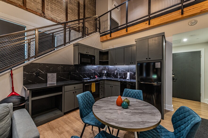 More Photos Of 1405 S Flores St, San Antonio Storefront Retail Residential For Sale