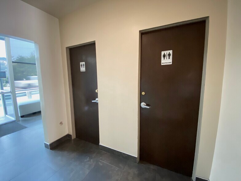 More Photos Of 1528 Canada Blvd, Glendale Medical For Lease