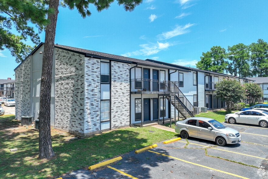 Primary Photo Of 300 S John Redditt Dr, Lufkin Apartments For Sale