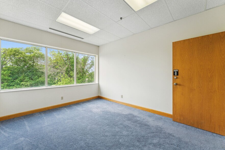 More Photos Of 4388 Shoreline Dr, Spring Park Storefront Retail Office For Sale