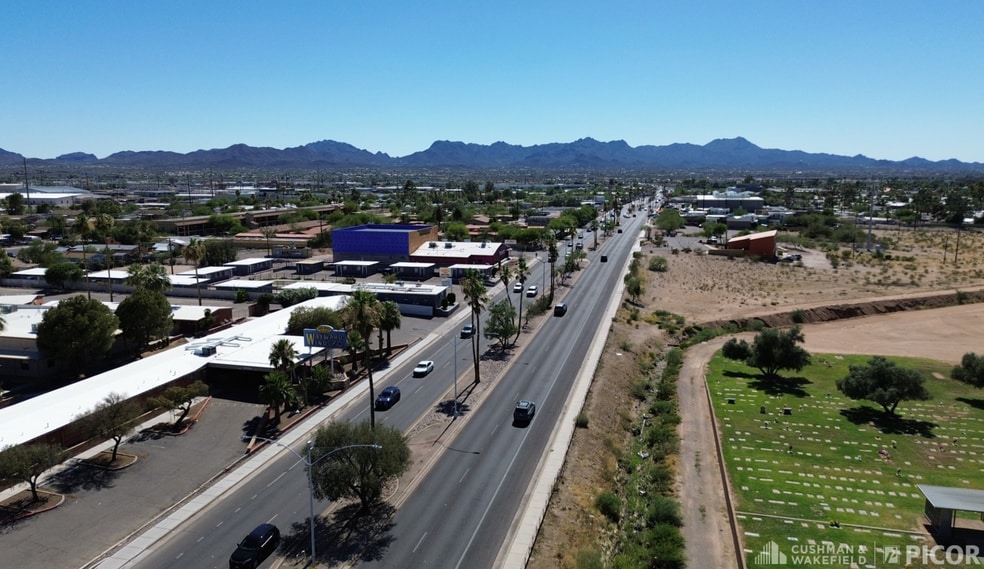 More Photos Of 707 W Miracle Mile, Tucson Hotel For Sale