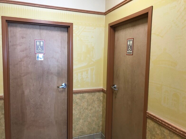 More Photos Of 4619 Federated Rd, Swan Hills Restaurant For Lease