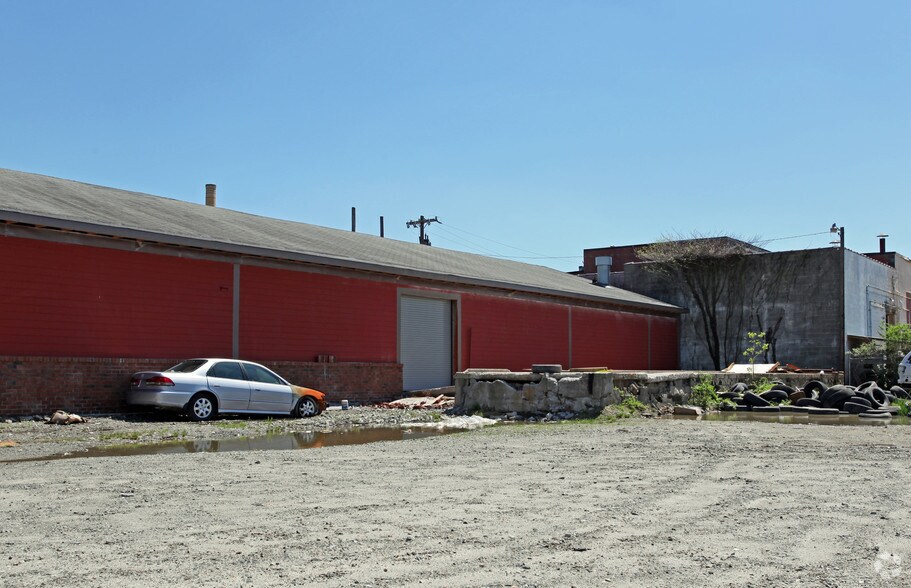 More Photos Of 827 N Raleigh St, Greensboro Warehouse For Lease