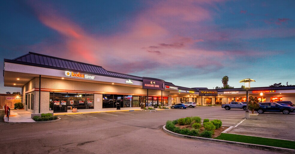 More Photos Of 4344 Convoy St, San Diego Storefront For Lease