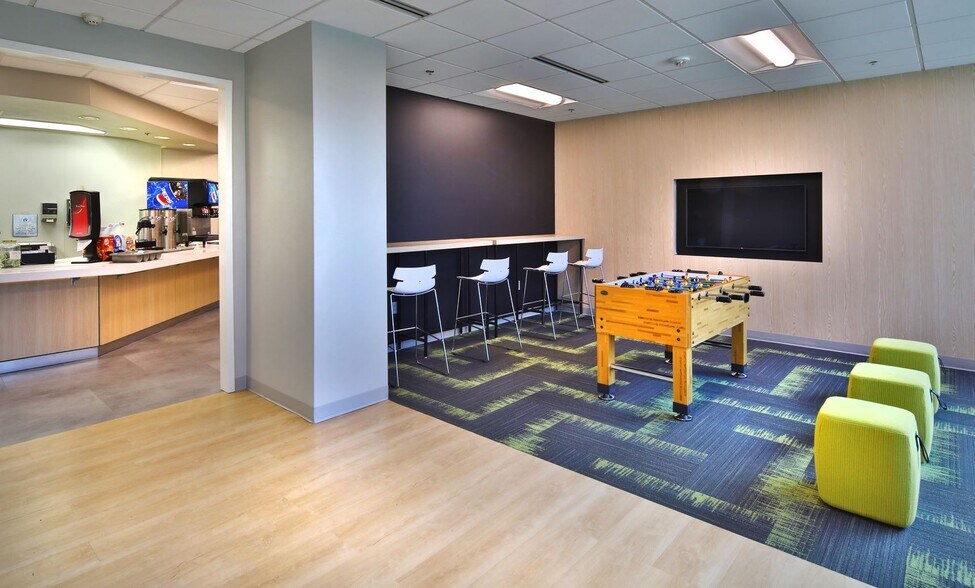 More Photos Of 801 Corporate Center Dr, Raleigh Office Residential For Lease