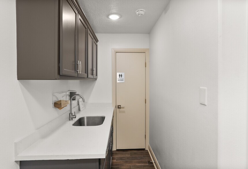 More Photos Of 1807 Grand Ave, Liberty Office For Lease