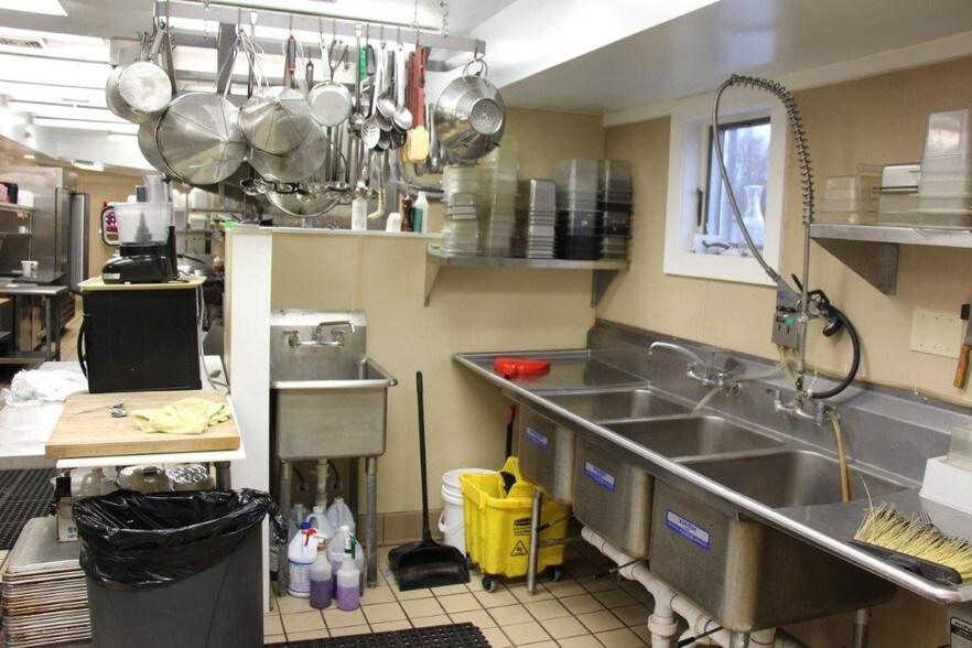 More Photos Of 5626 W Lincoln Hwy, Parkesburg Restaurant For Sale