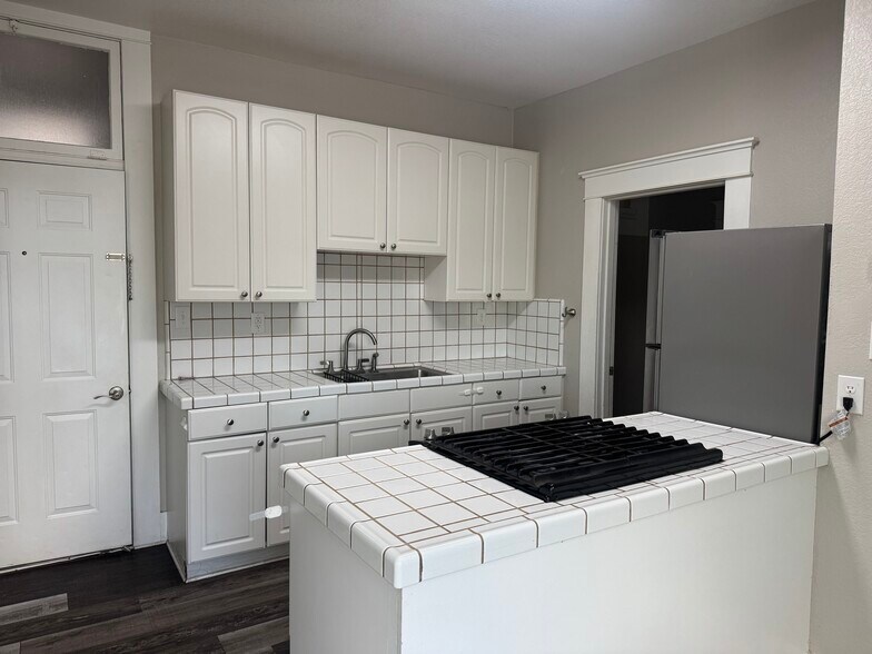 More Photos Of 1231-1241 Broadway Ave, Atwater Storefront Retail Residential For Sale