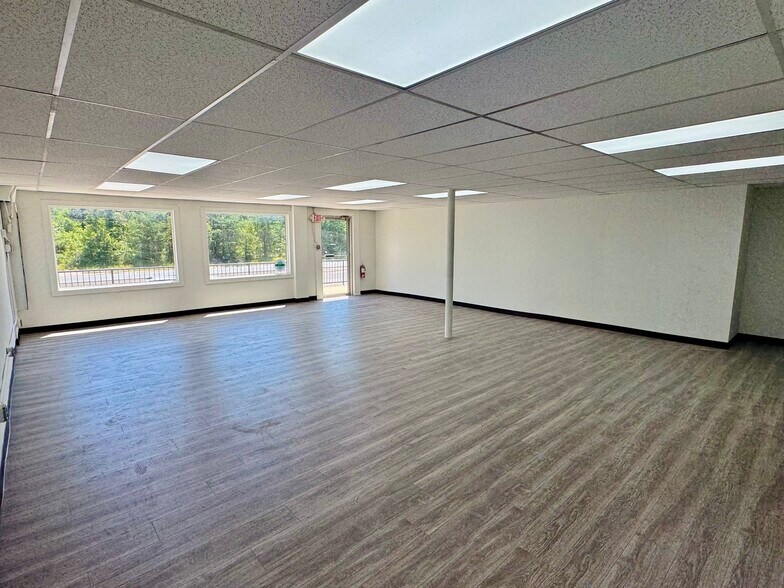 More Photos Of 7300 Beulah St, Alexandria General Retail For Lease