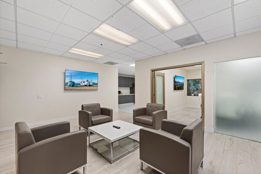 More Photos Of 28720 Roadside Dr, Agoura Hills Office For Lease
