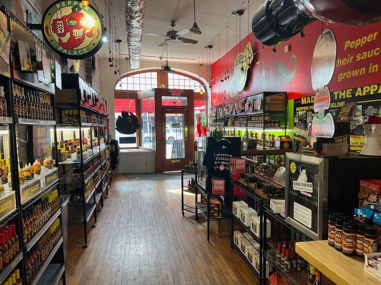 More Photos Of 6 College St, Asheville Storefront Retail Office For Lease