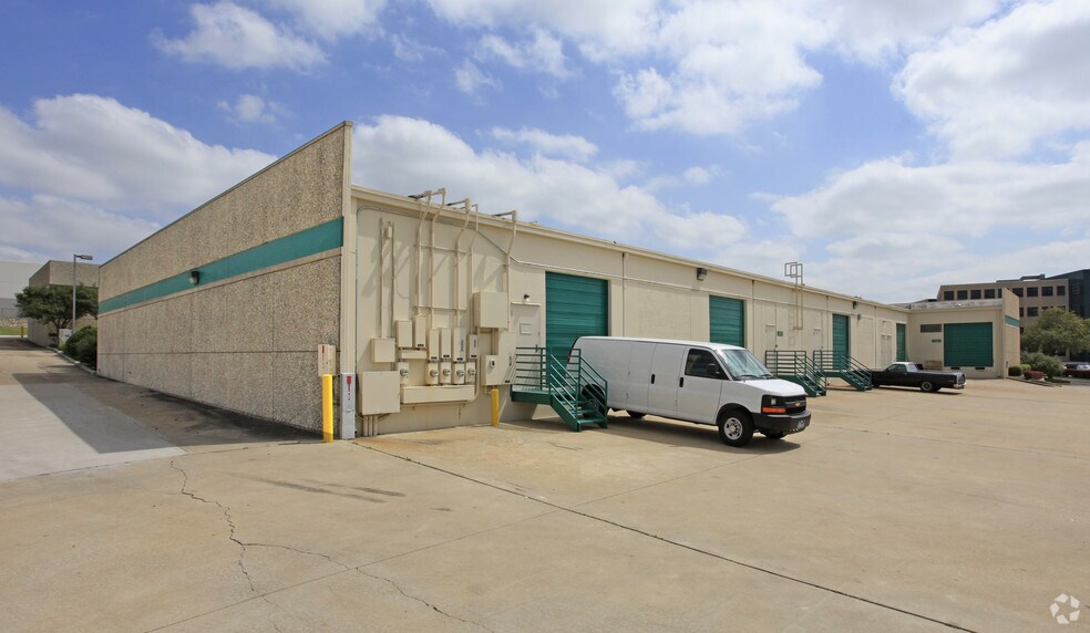 More Photos Of 8403 Cross Park Dr, Austin Warehouse For Lease