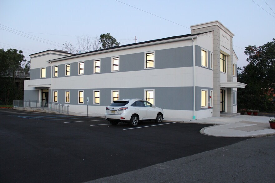 1010 Edgewater Ave, Ridgefield, NJ 07657 Medical For Sale