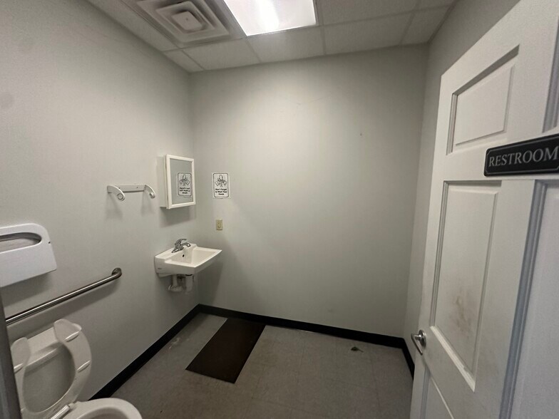 More Photos Of 310 Business Pky, Greer Flex For Lease