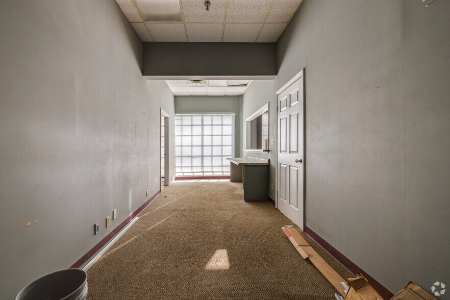 More Photos Of 1671 E 71st St, Tulsa Storefront For Sale