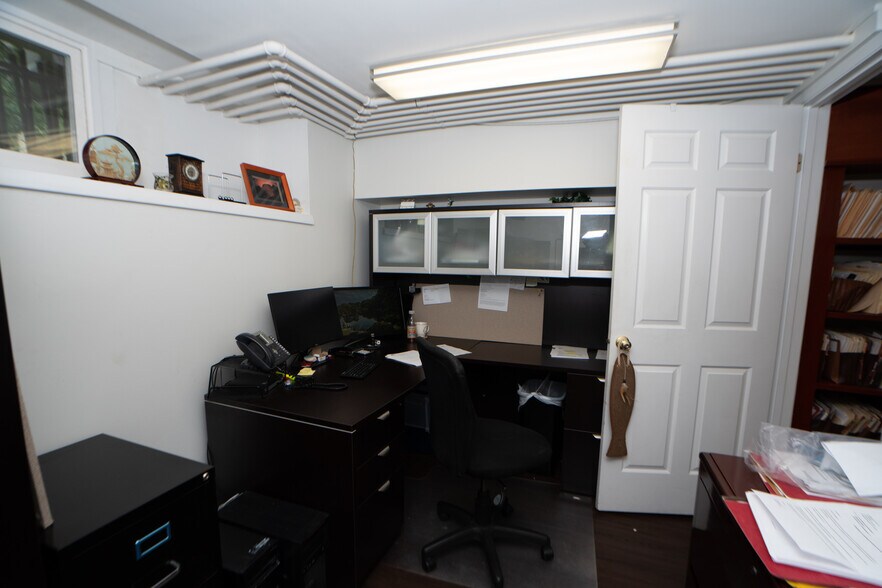 More Photos Of 48 Union Ave, Saratoga Springs Specialty For Sale