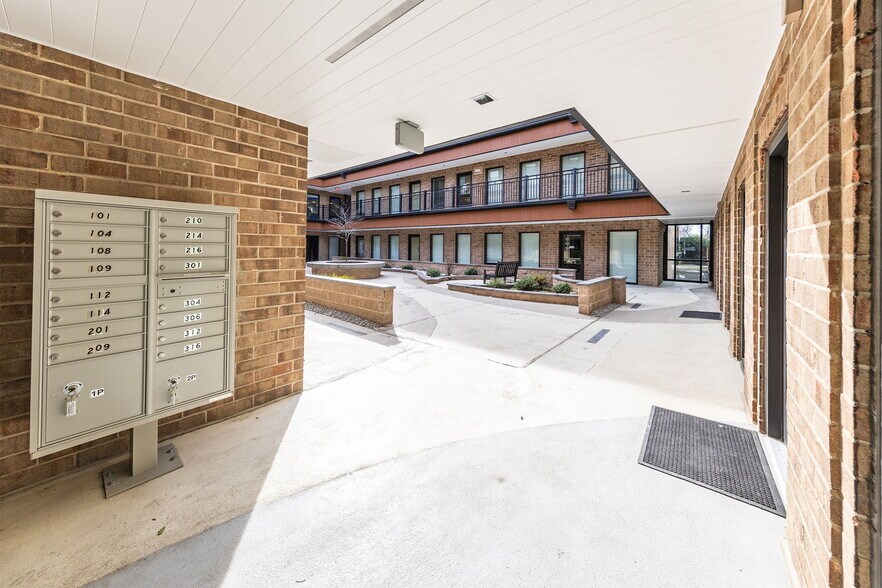 More Photos Of 6116 Rolling Rd, Springfield Medical For Sale