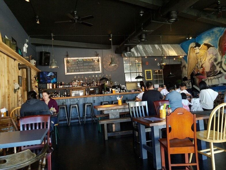 More Photos Of 27102 - 27120 Union Tpke, New Hyde Park Restaurant For Lease