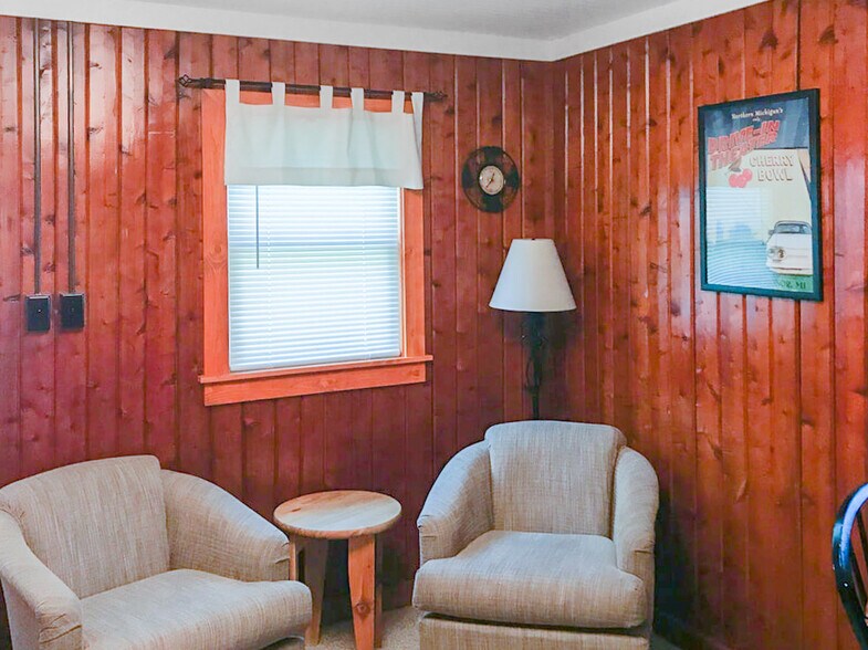 More Photos Of 11481 Main St, Honor Hotel For Sale