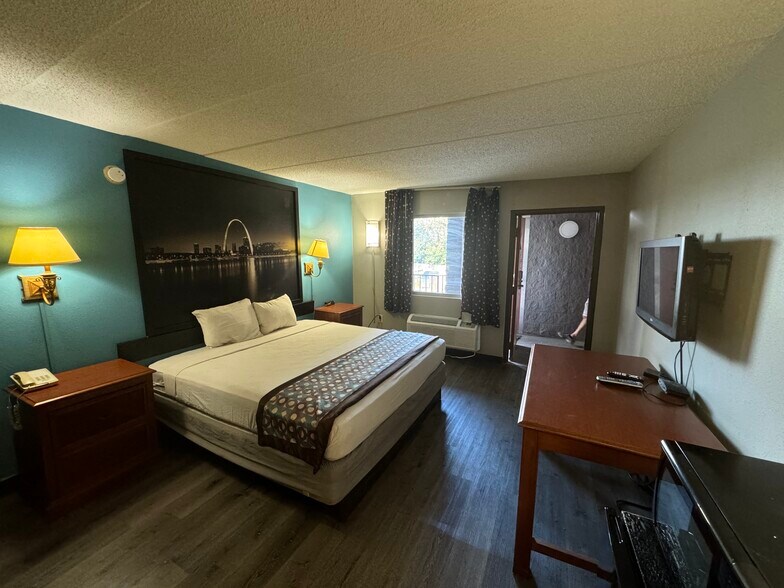 More Photos Of 1100 Lumiere Place Blvd, Saint Louis Hotel For Sale