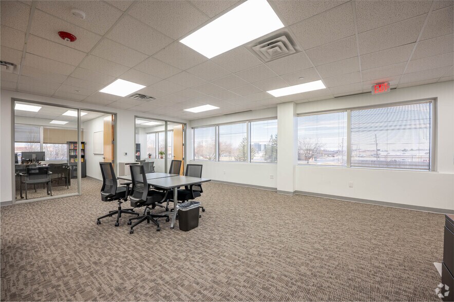 More Photos Of 3905 Vincennes Rd, Indianapolis Office For Lease