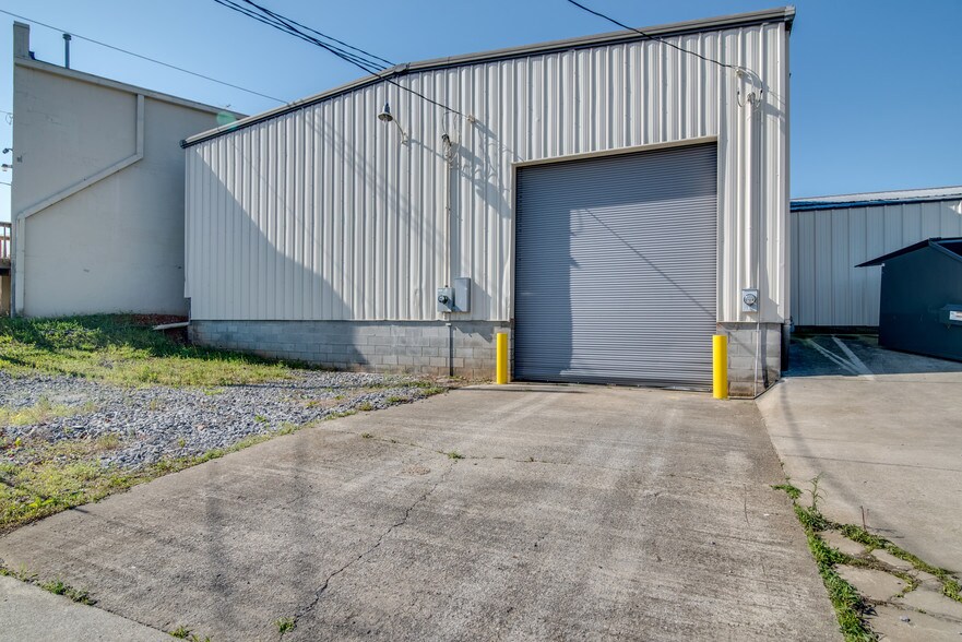More Photos Of 100 Mooreland Dr, Springfield Warehouse For Lease