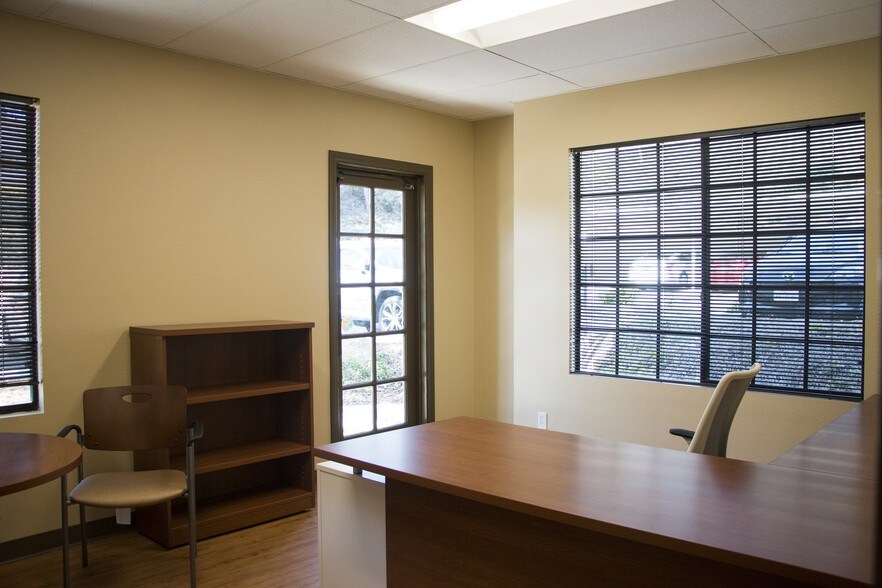 More Photos Of 15706-15708 Pomerado Rd, Poway Medical For Lease