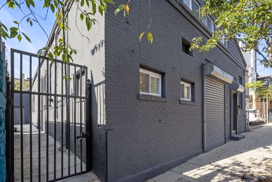 More Photos Of 109-111 35th St, Union City Warehouse For Lease