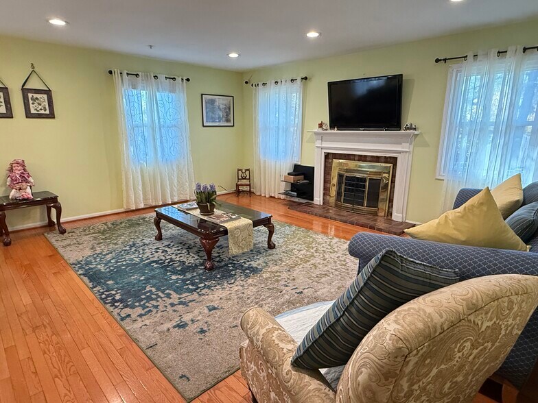 More Photos Of 4 Broomall Ct, Silver Spring Congregate Senior Housing For Sale