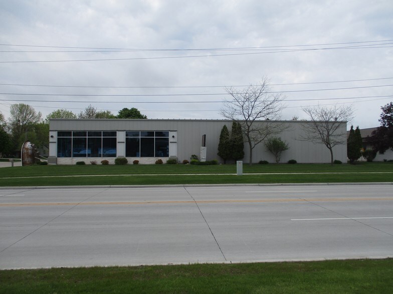 Primary Photo Of 3420 Dewey St, Manitowoc Freestanding For Lease