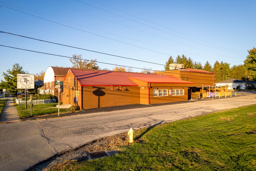 Primary Photo Of 617 S Washington St, New Paris Bar For Sale