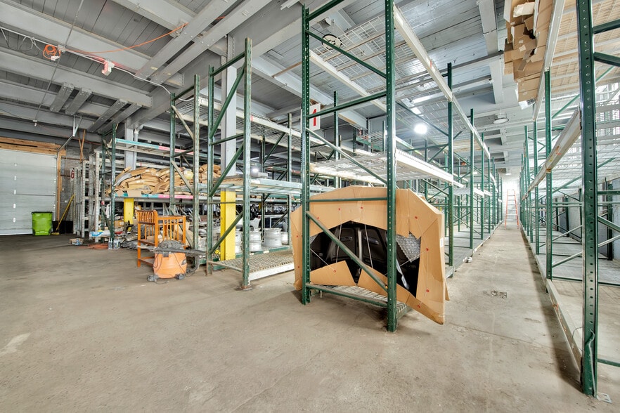 More Photos Of 7075 Lyndon St, Detroit Warehouse For Sale