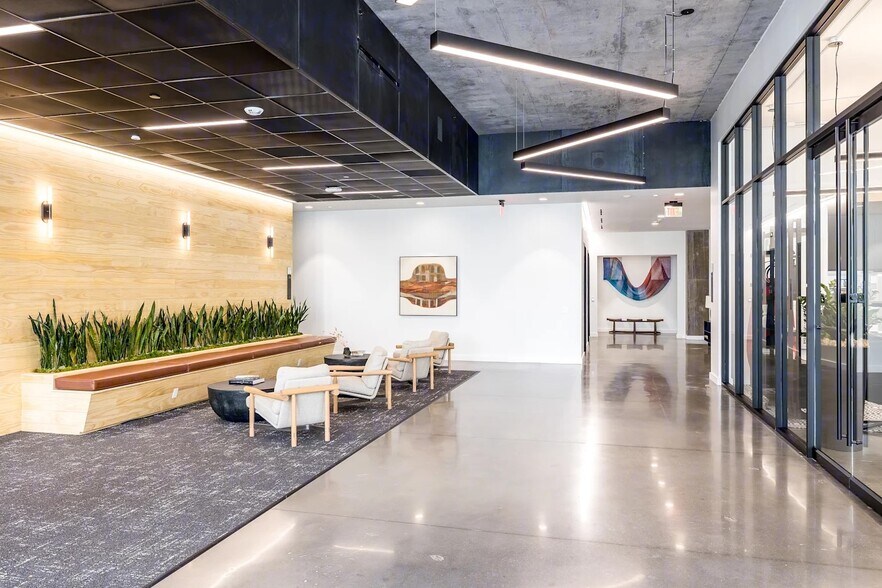 More Photos Of 3232 E Cesar Chavez St, Austin Unknown For Lease