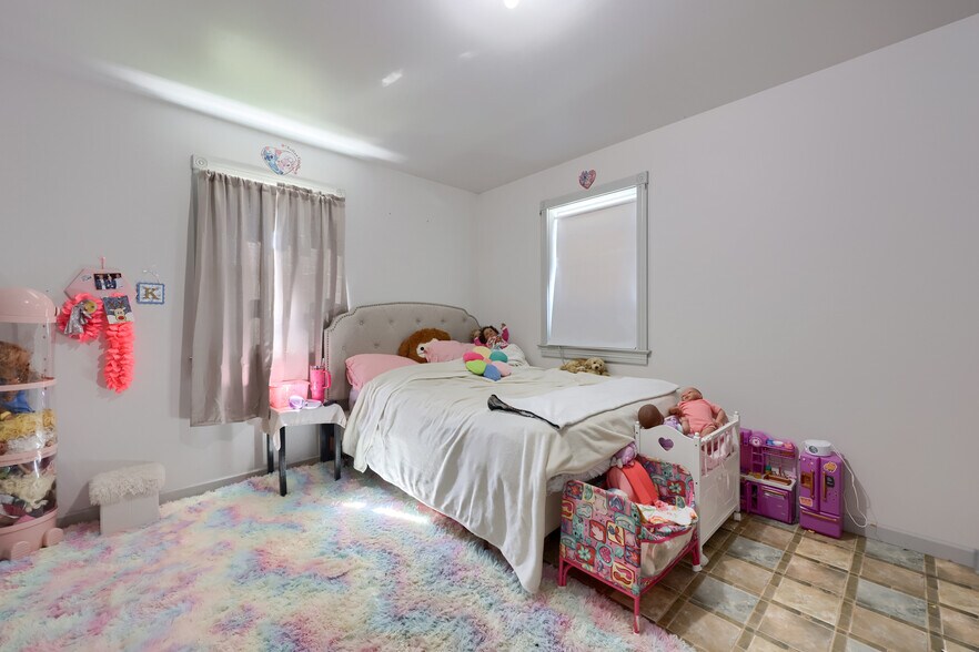 More Photos Of 197 Pencroft Dr N, Holtwood Industrial For Sale