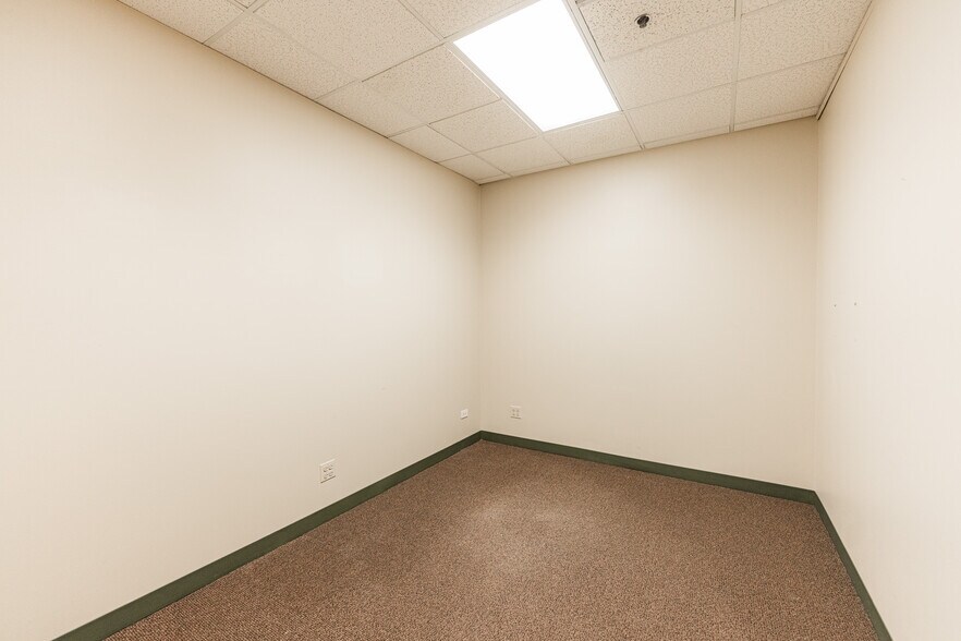 More Photos Of 290 Springfield Dr, Bloomingdale Medical For Lease