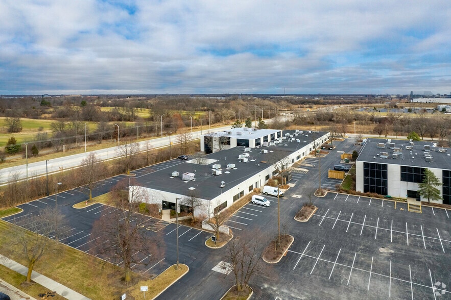 More Photos Of 105-195 W Central Rd, Schaumburg Loft Creative Space For Lease