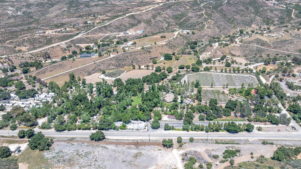 More Photos Of 12625 Sierra Hwy, Santa Clarita Restaurant For Sale