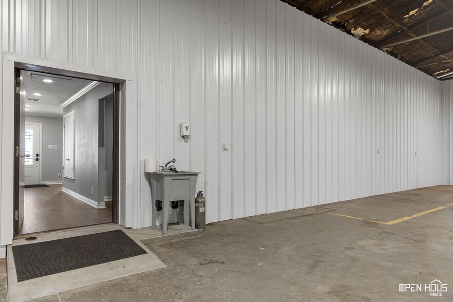 More Photos Of 9478 Seymour Hwy, Wichita Falls Industrial For Sale