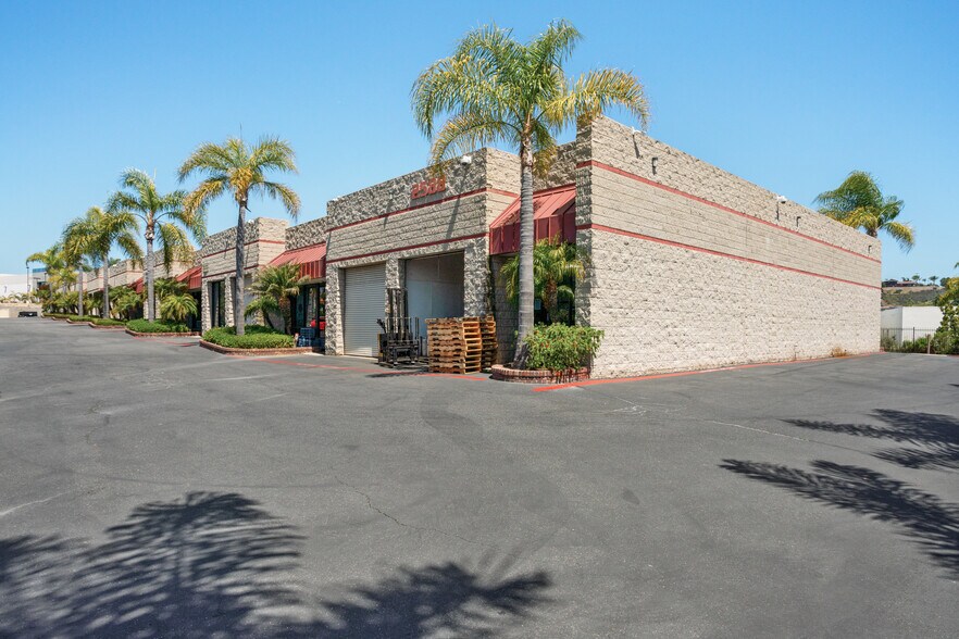 More Photos Of 2588 Progress St, Vista Service For Lease