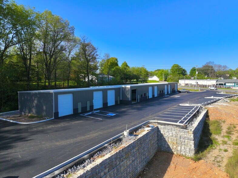 More Photos Of 1820 Highway 31 W, White House Warehouse For Sale