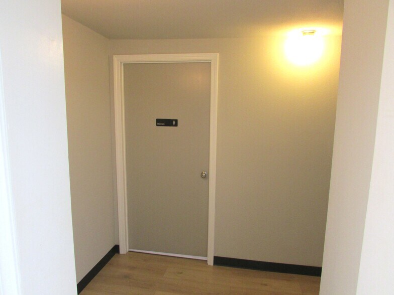 More Photos Of 1907 N 11th St, Muskogee Office For Sale