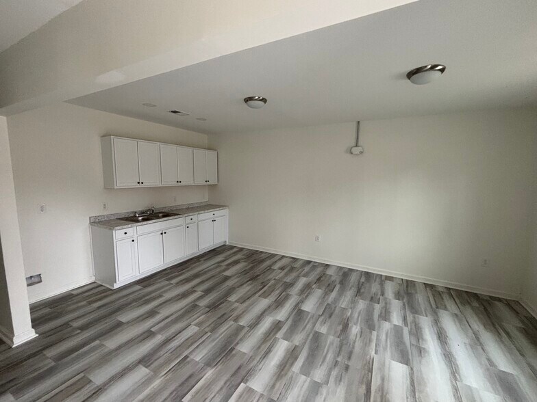 More Photos Of 129-131 S Broad St, Clinton Storefront Retail Office For Sale